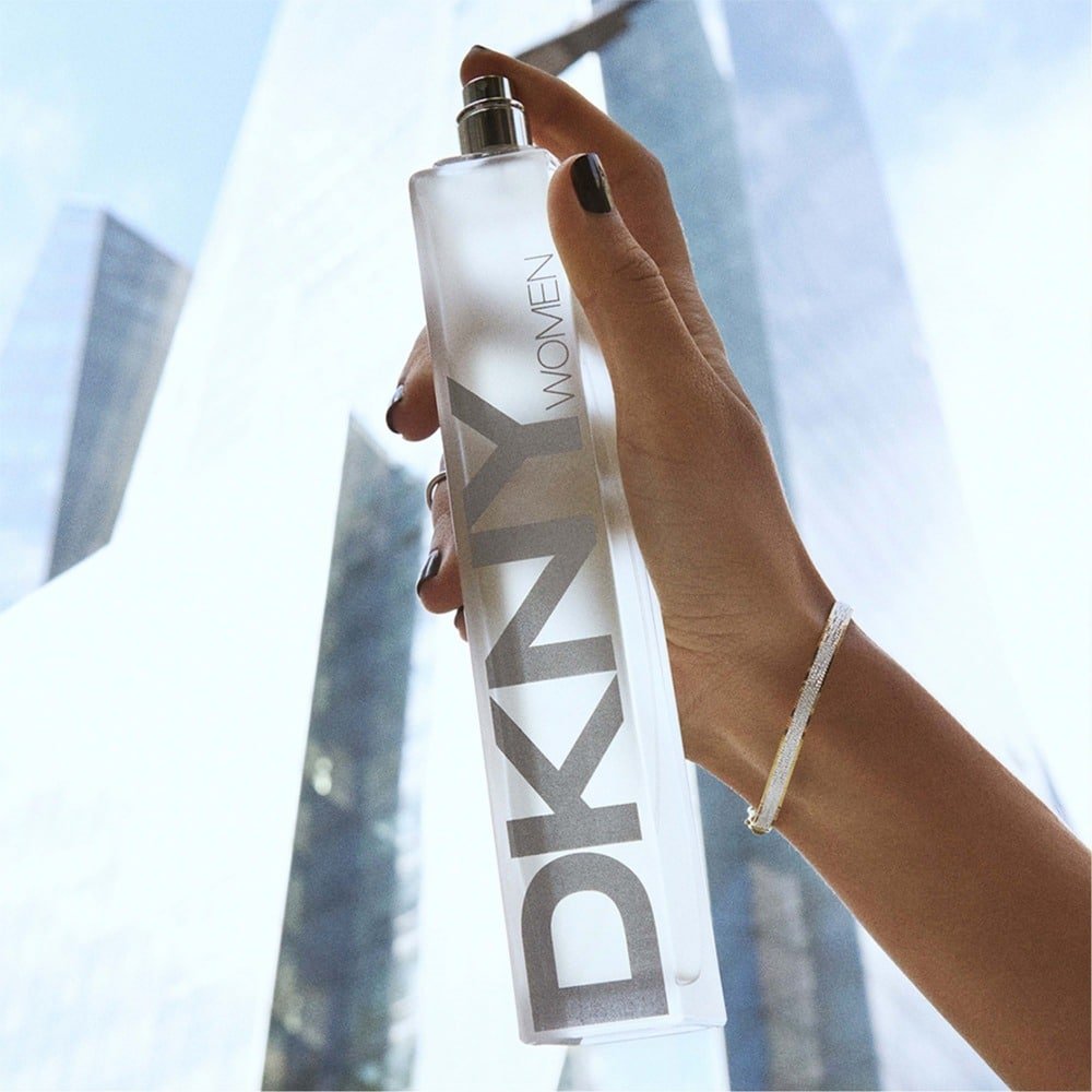 DKNY-Women-Eau-de-Parfum-Ad-1